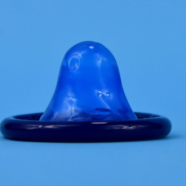 Préservatif masculin, l'une des trois méthodes de contraception masculine reconnues officiellement en France. - © BeataGFX