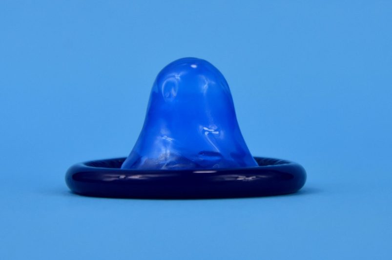 Préservatif masculin, l'une des trois méthodes de contraception masculine reconnues officiellement en France. - © BeataGFX