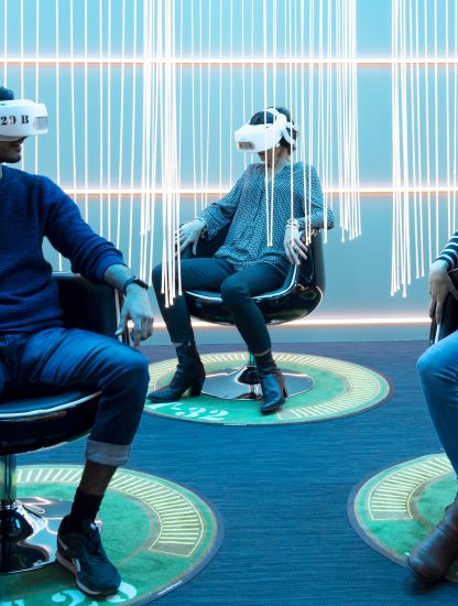 A Paris, l'entreprise FlyView propose d'observer l’impact de l’homme sur la planète avec des casques de réalité virtuelle. - © FlyView