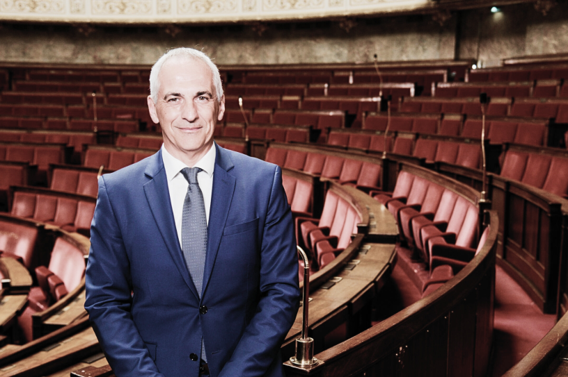 Jean-Luc Fugit, député Renaissance de la 11e circonscription du Rhône devant l'hémicycle le 20 juin 2022. © Assemblée nationale
