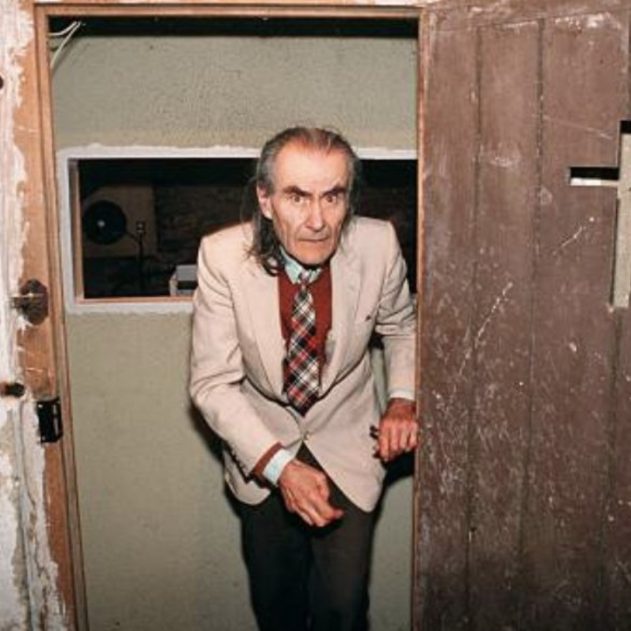 Le docteur Martinot dans sa crypte. Photo DR